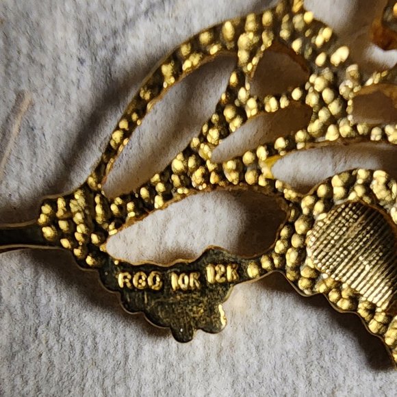 Mt Rushmore Black Hills Gold Pendant - Picture 2 of 2